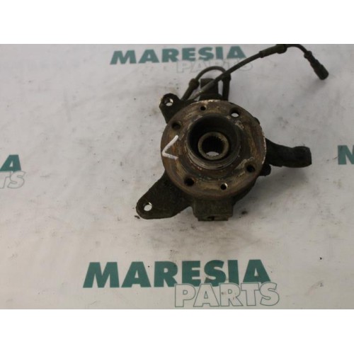 Renault - Megane Scenic - Fusee links-voor