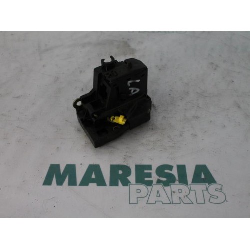 Renault - Megane Scenic - Rear door lock mechanism 4-door, left
