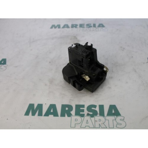 Renault - Megane Scenic - Front door lock mechanism 4-door, right