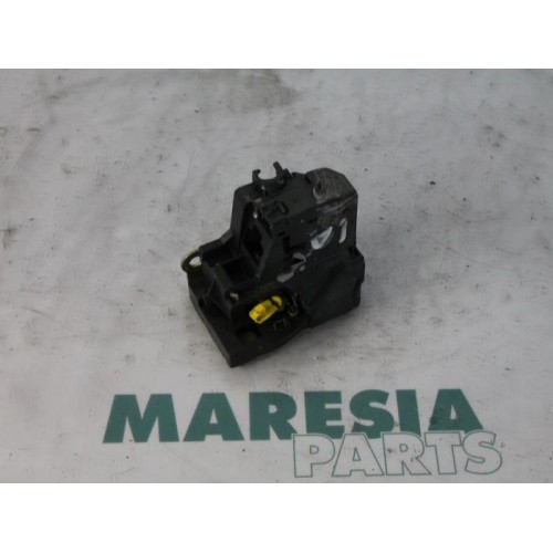 Renault - Megane Scenic - Rear door lock mechanism 4-door, left