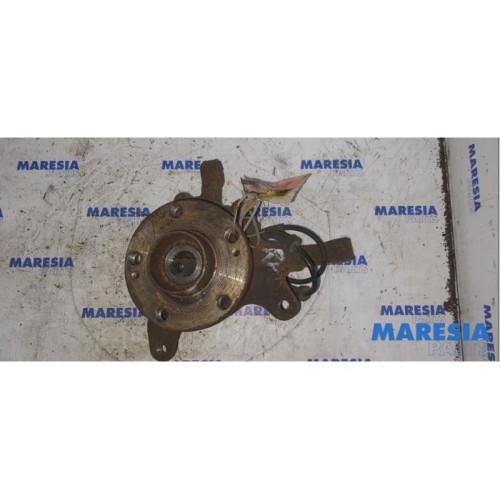 Renault - Megane Scenic - Knuckle, front right