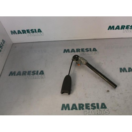 Renault - Megane - Gordelspanner links