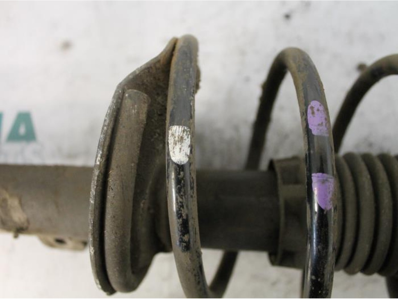 Peugeot - 206 - Front shock absorber rod, right