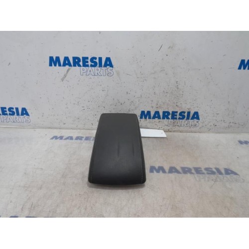 Renault - Megane - Armrest