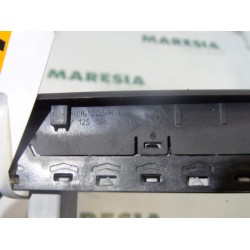 Renault - Megane - Multi-functional window switch