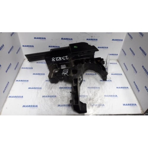 Renault - Megane - Front bumper frame