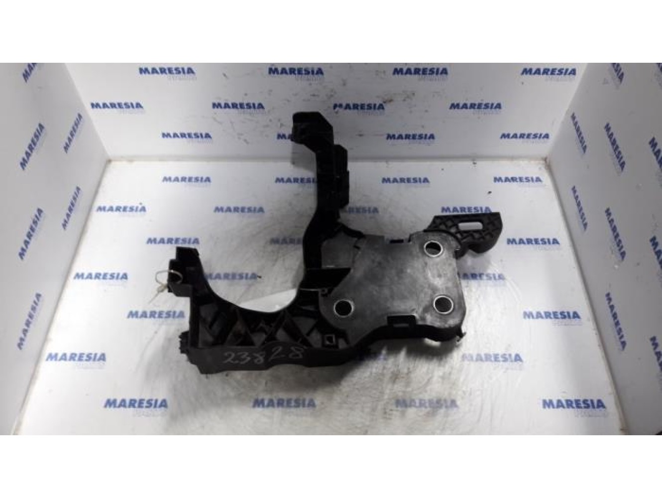 Renault - Megane - Front bumper frame
