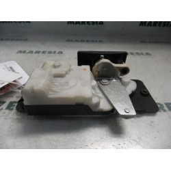 Peugeot - 607 - Tailgate lock mechanism