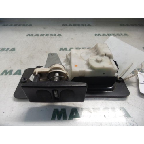 Peugeot - 607 - Tailgate lock mechanism