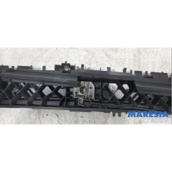 Renault - Megane - Lock plate