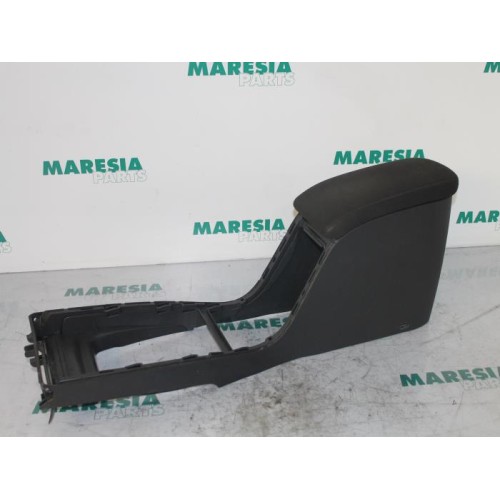 Renault - Megane - Armrest