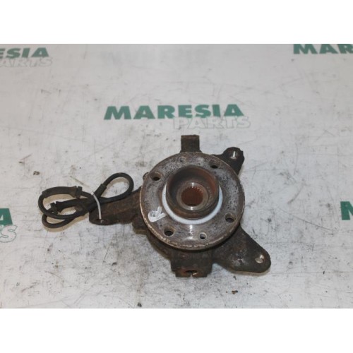 Renault - Megane Scenic - Knuckle, front right