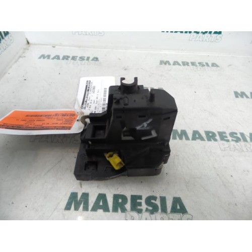 Renault - Megane Scenic - Rear door lock mechanism 4-door, left
