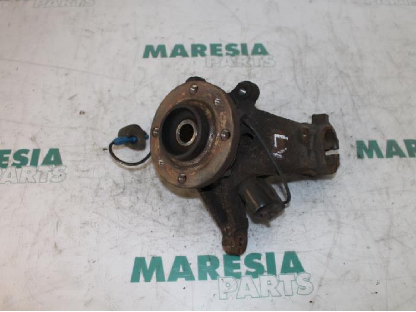 Peugeot - 206 - Achsschenkel links vorne