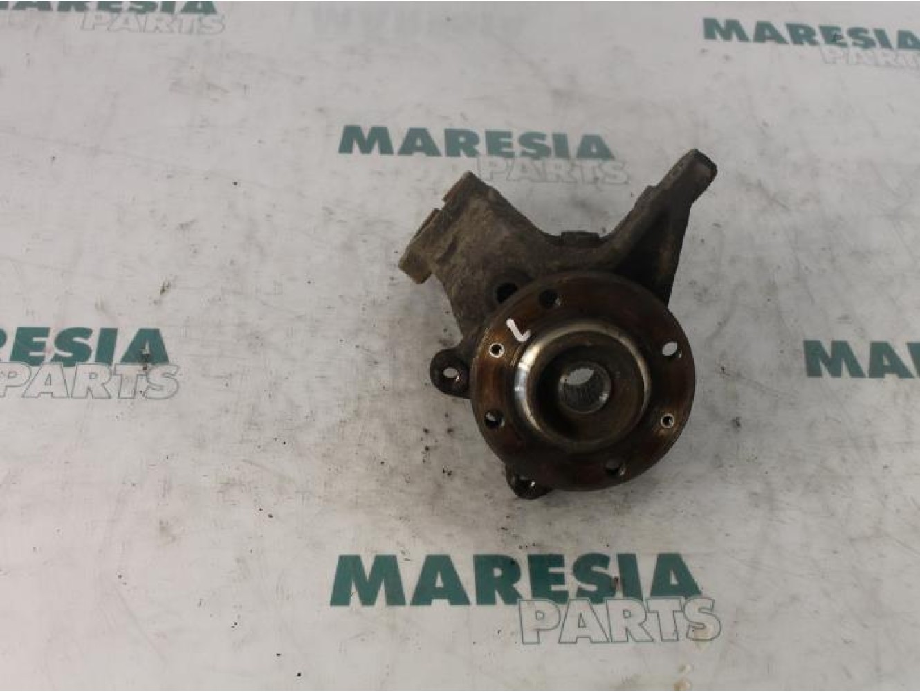 Peugeot - 206 - Fusee links-voor