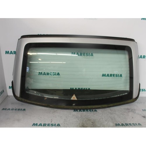 Peugeot - 206 - Rear window
