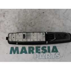 Renault - Megane Scenic - Multi-functional window switch