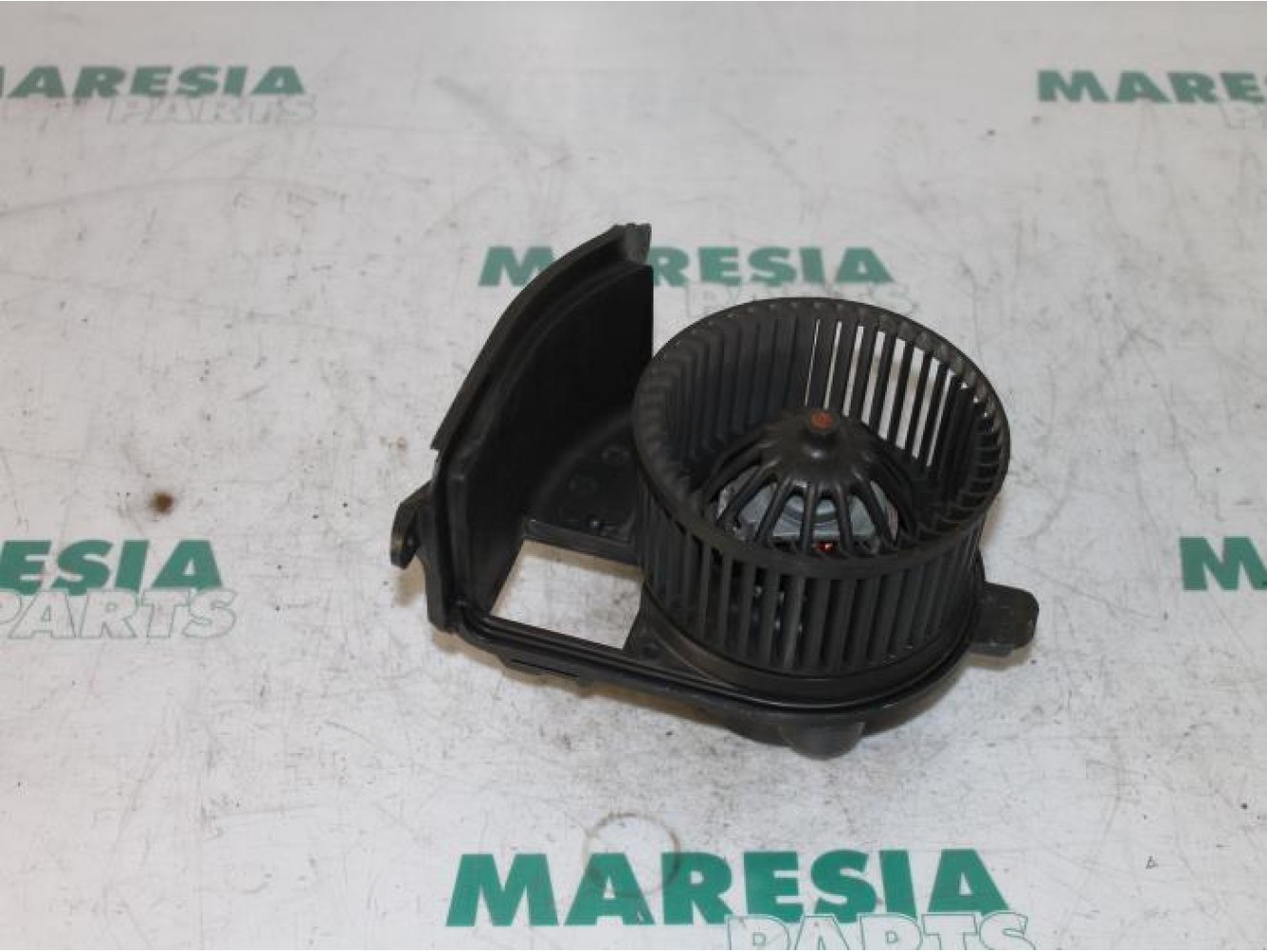 Renault - Clio - Heating and ventilation fan motor