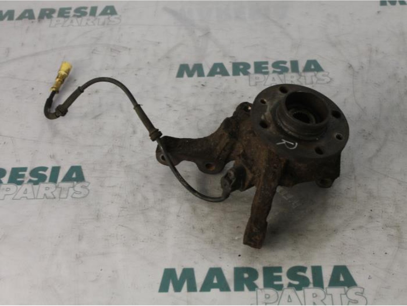 Renault - Clio - Knuckle, front right