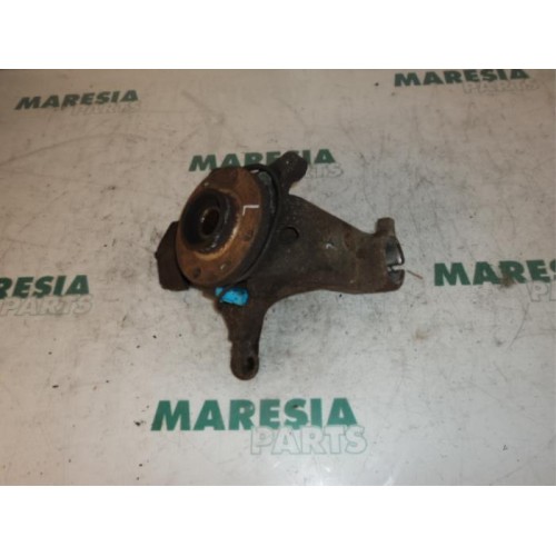 Citroen - C5 - Fusee links-voor