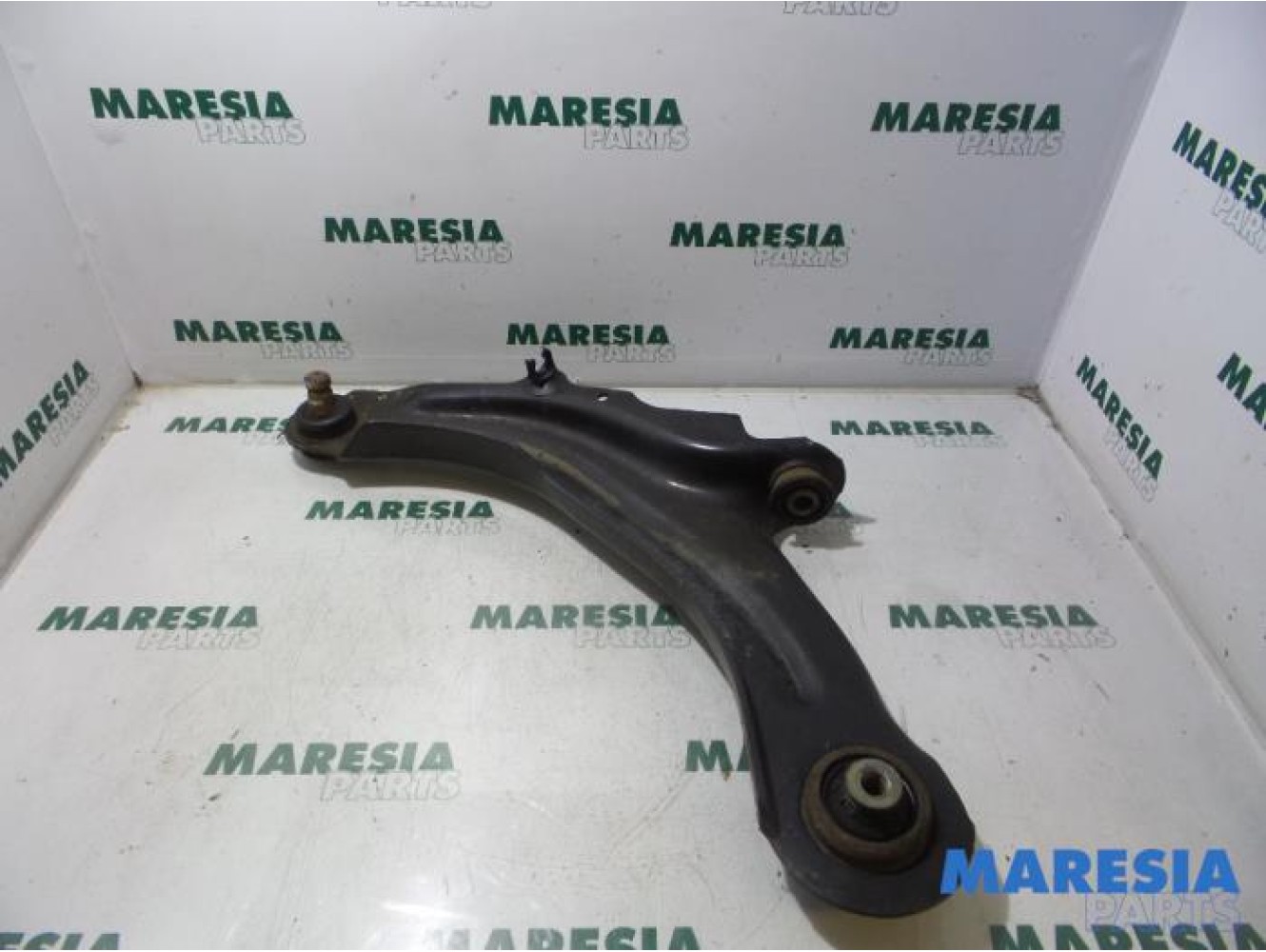 Renault - Megane Scenic - Front lower wishbone, left