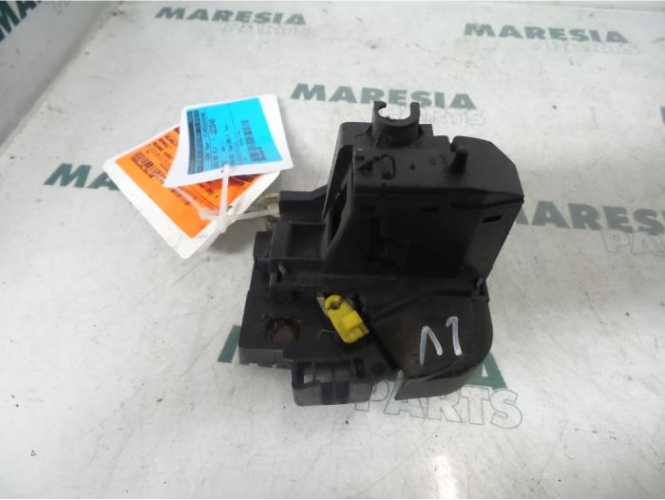 Renault - Megane Scenic - Door lock mechanism 4-door, front left