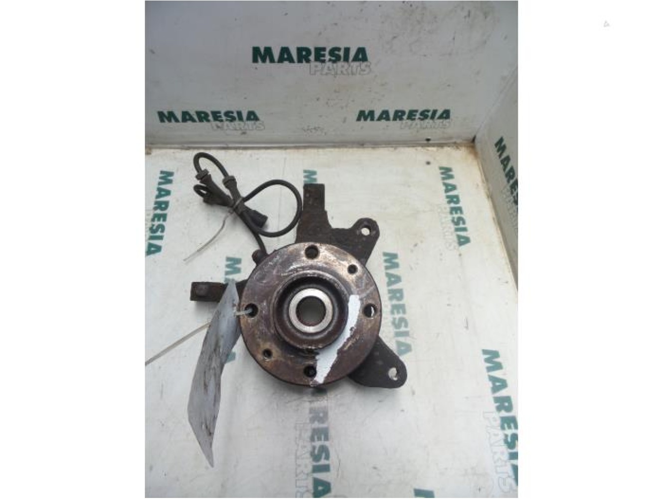 Renault - Megane Scenic - Knuckle, front right