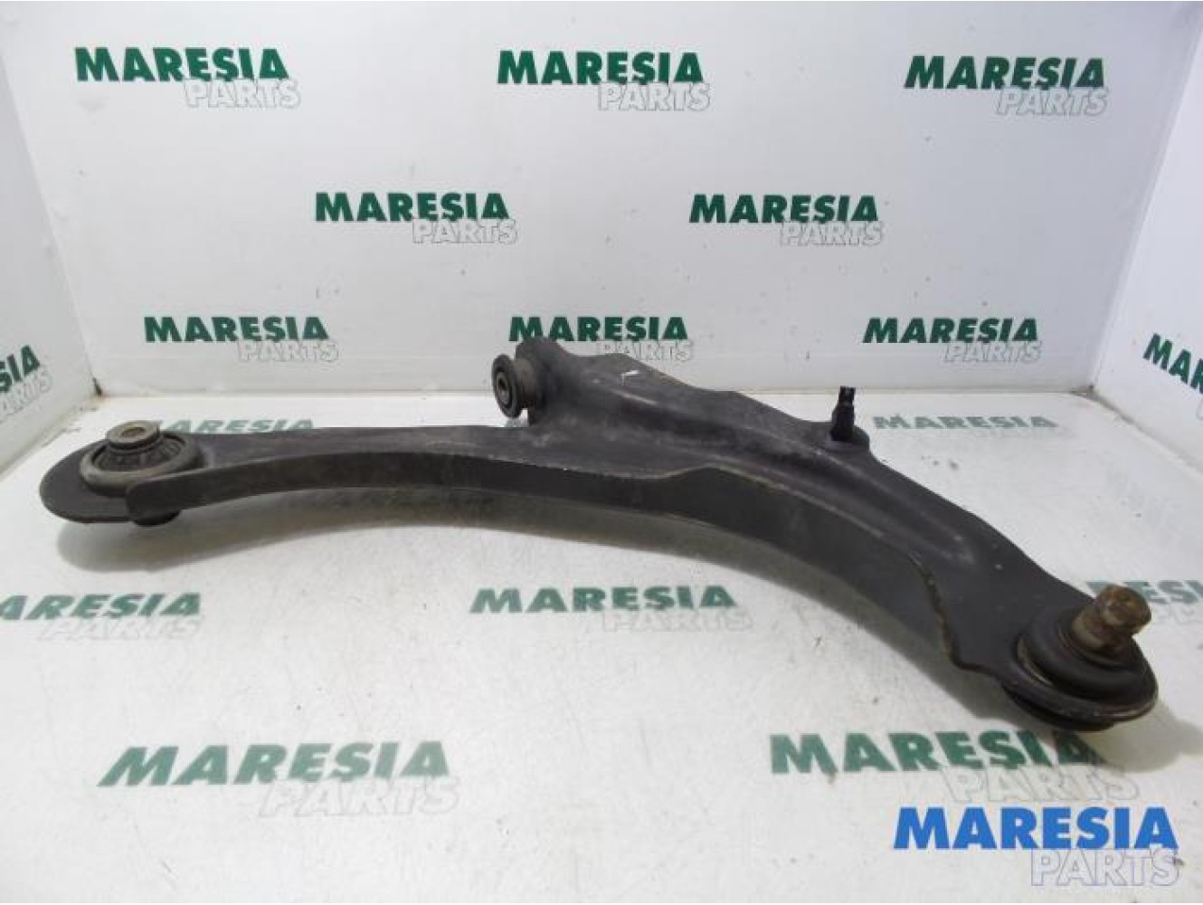 Renault - Megane - Front lower wishbone, right