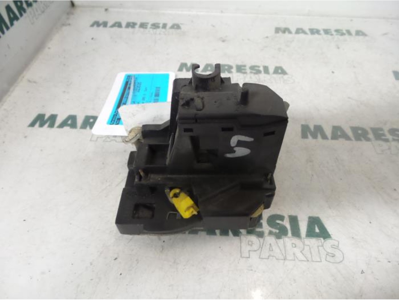 Renault - Megane Scenic - Rear door lock mechanism 4-door, left