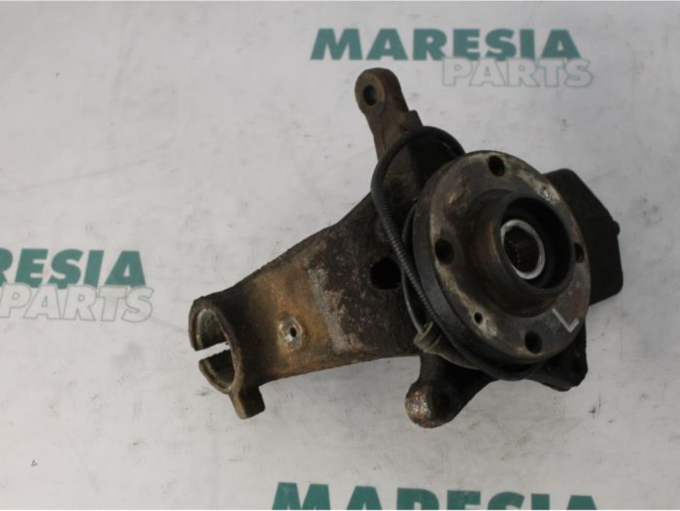 Citroen - C5 - Fusee links-voor