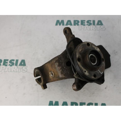 Citroen - C5 - Fusee links-voor