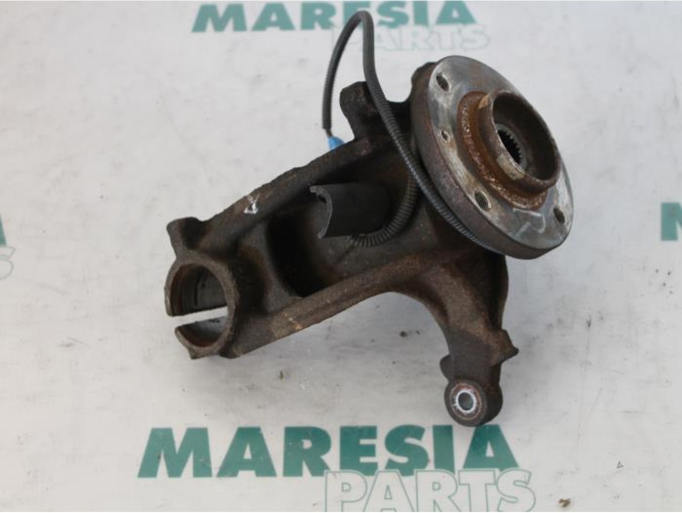 Peugeot - 1007 - Knuckle, front right