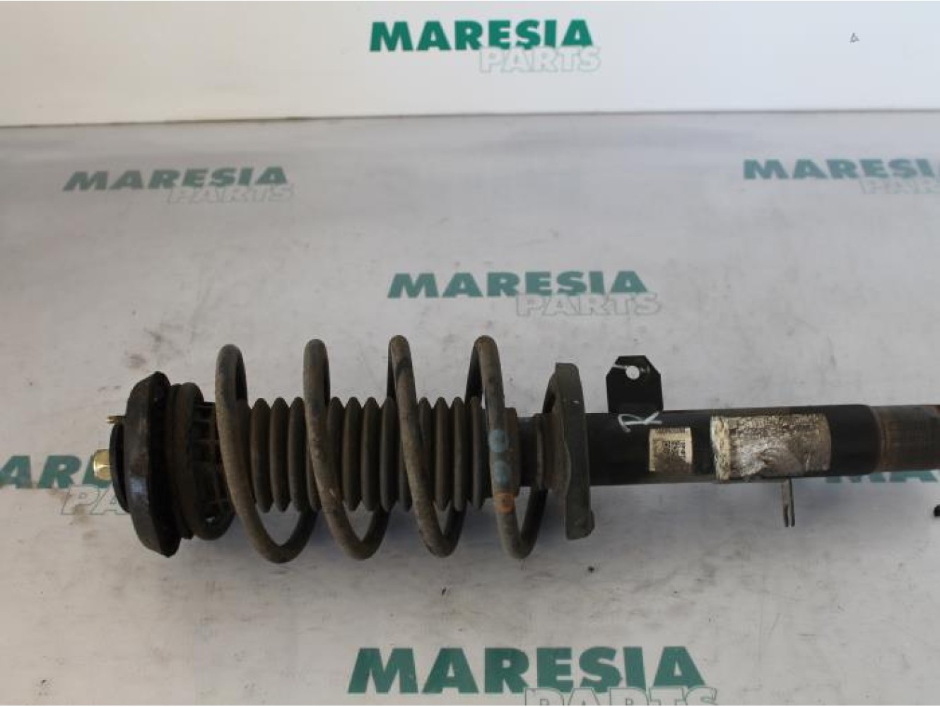 Peugeot - 1007 - Front shock absorber rod, right