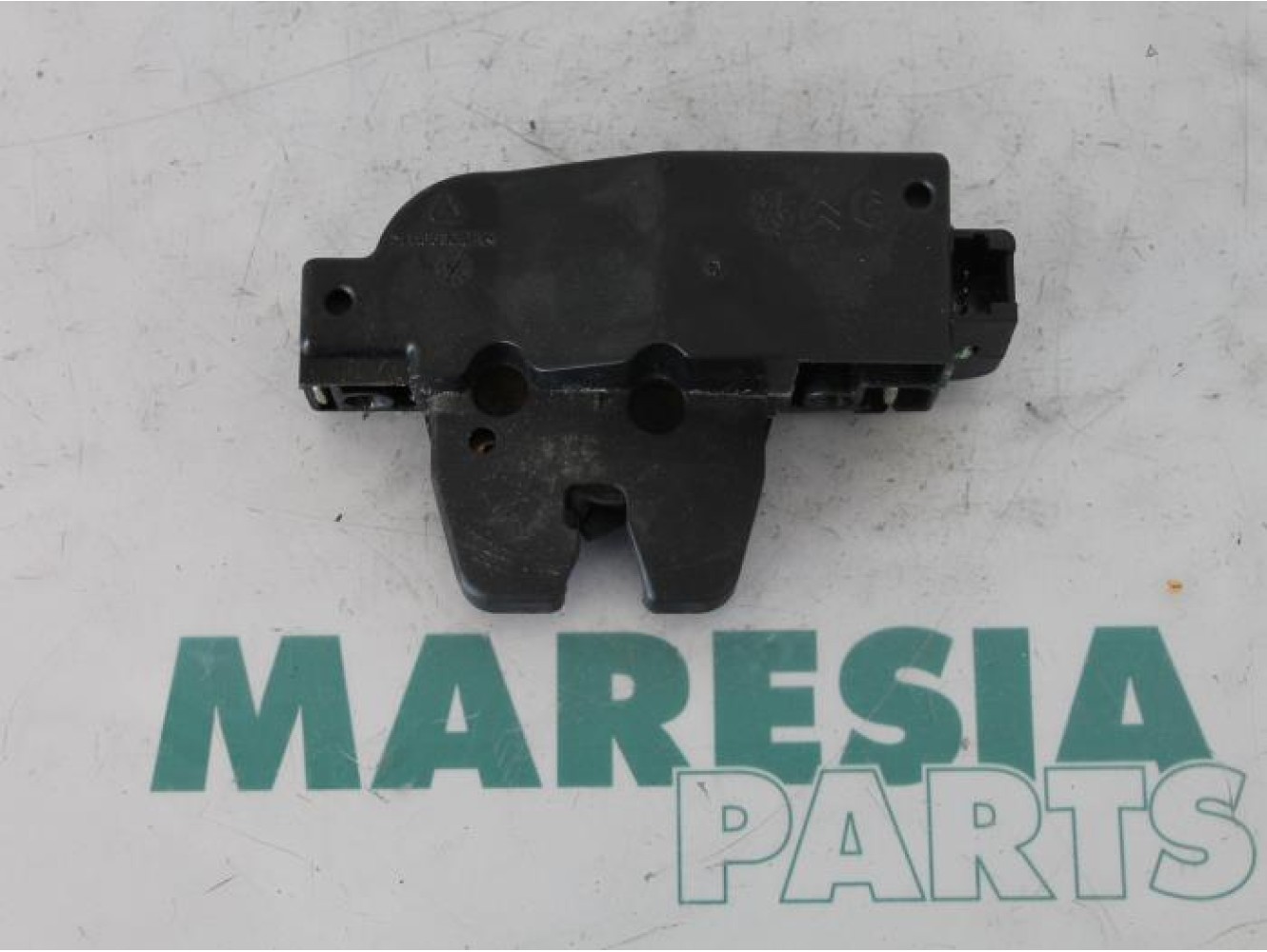 Peugeot - 307 - Tailgate lock mechanism
