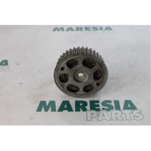 Renault - Megane - Camshaft sprocket