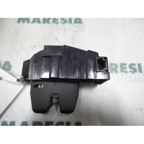 Peugeot - 207 - Tailgate lock mechanism