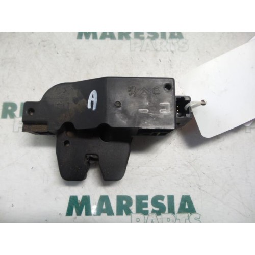 Peugeot - 307 - Tailgate lock mechanism