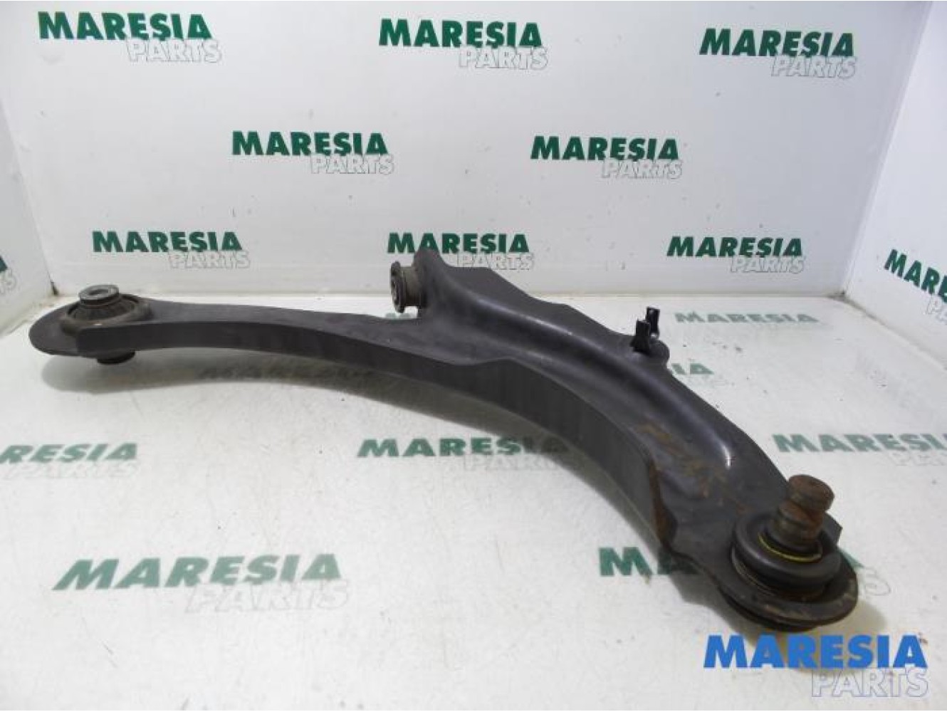 Renault - Megane - Front lower wishbone, right