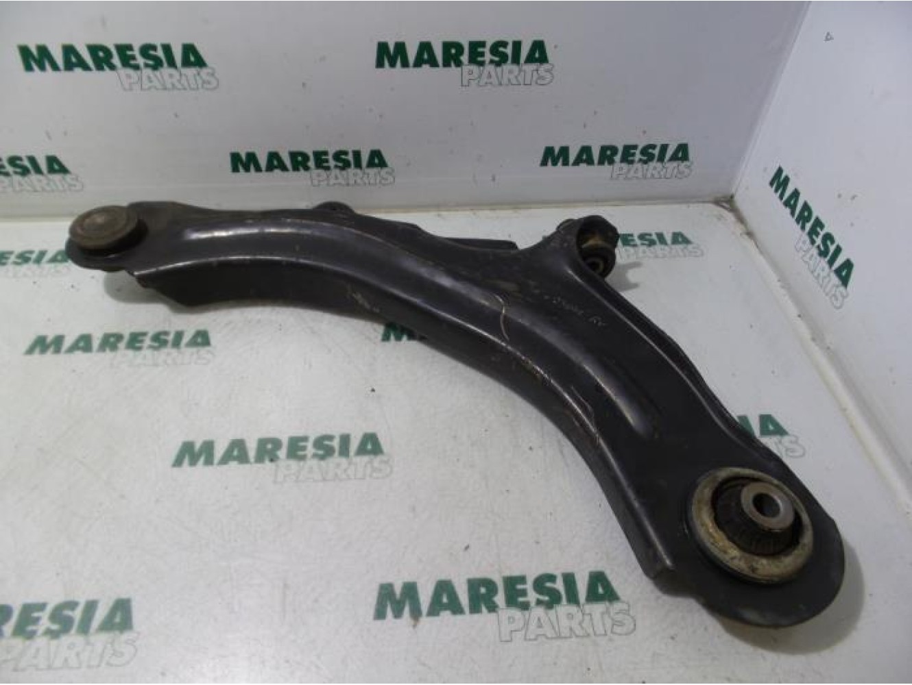 Renault - Megane Scenic - Front lower wishbone, right