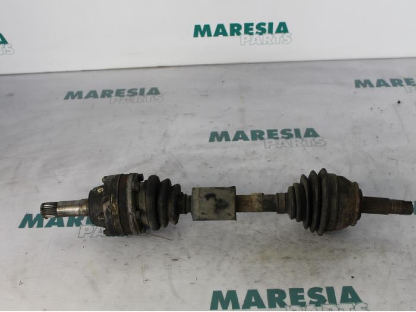 Alfa Romeo - 147 - Aandrijfas links-voor