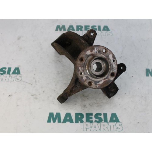 Renault - Megane Scenic - Knuckle, front right