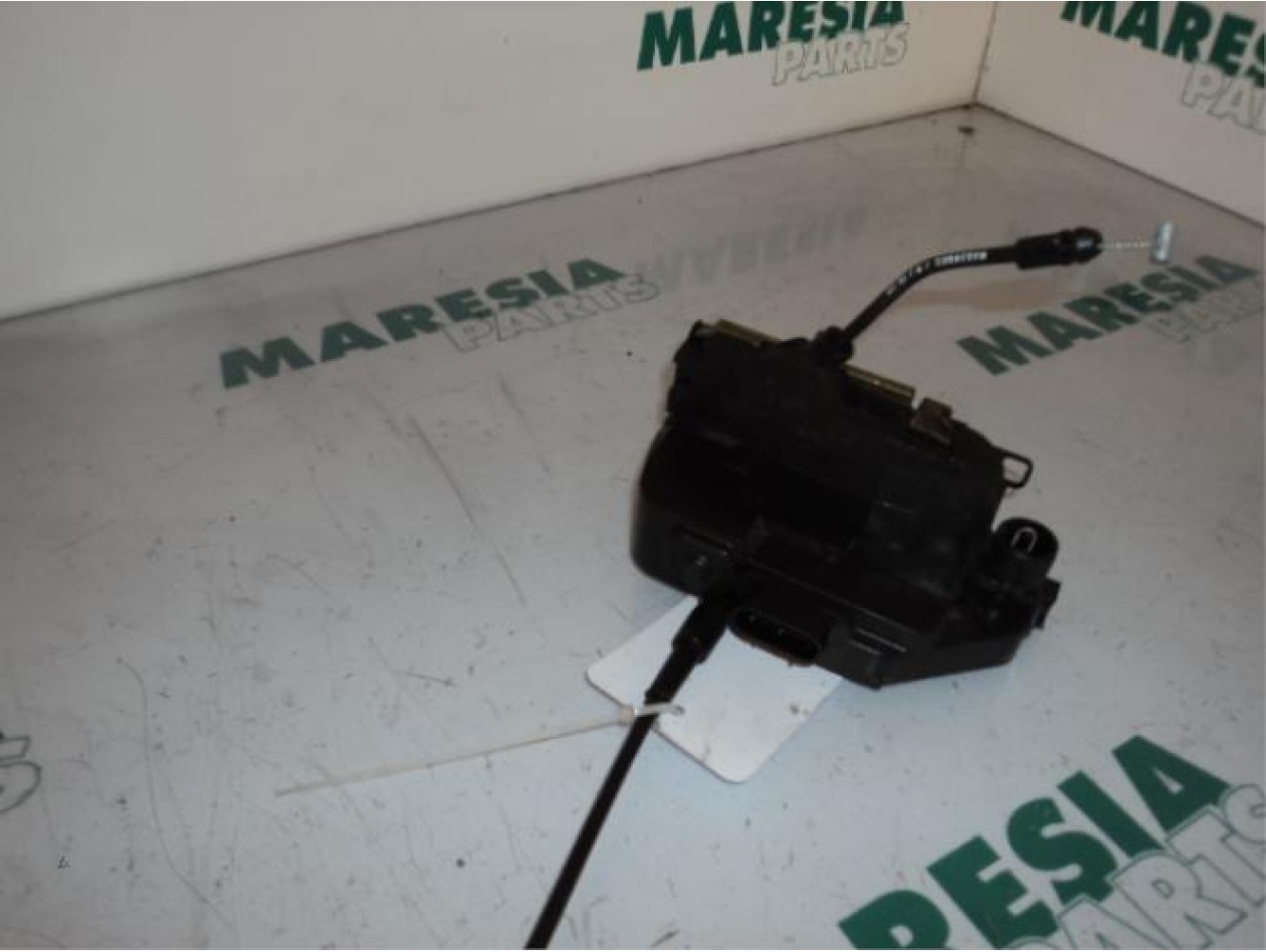 Renault - Megane Scenic - Front door lock mechanism 4-door, right