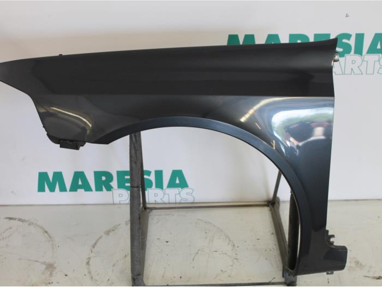 Renault - Laguna - Front wing, left
