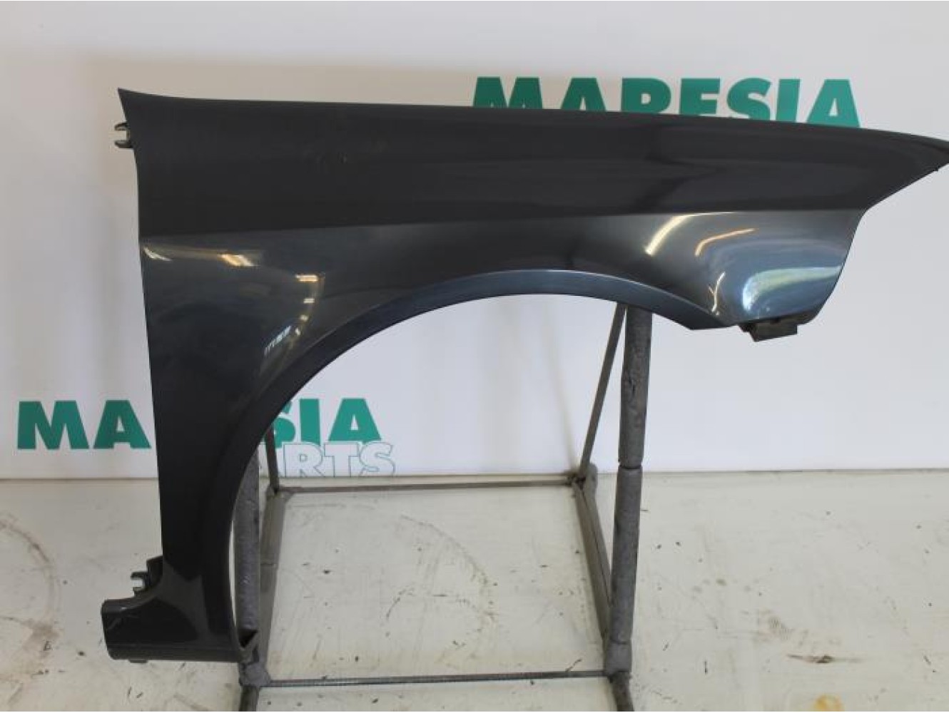 Renault - Laguna - Front wing, right