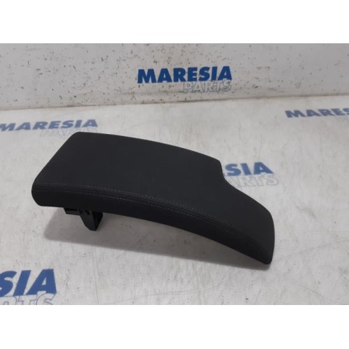 Renault - Megane - Armrest