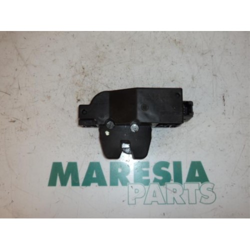 Citroen - C2 - Tailgate lock mechanism