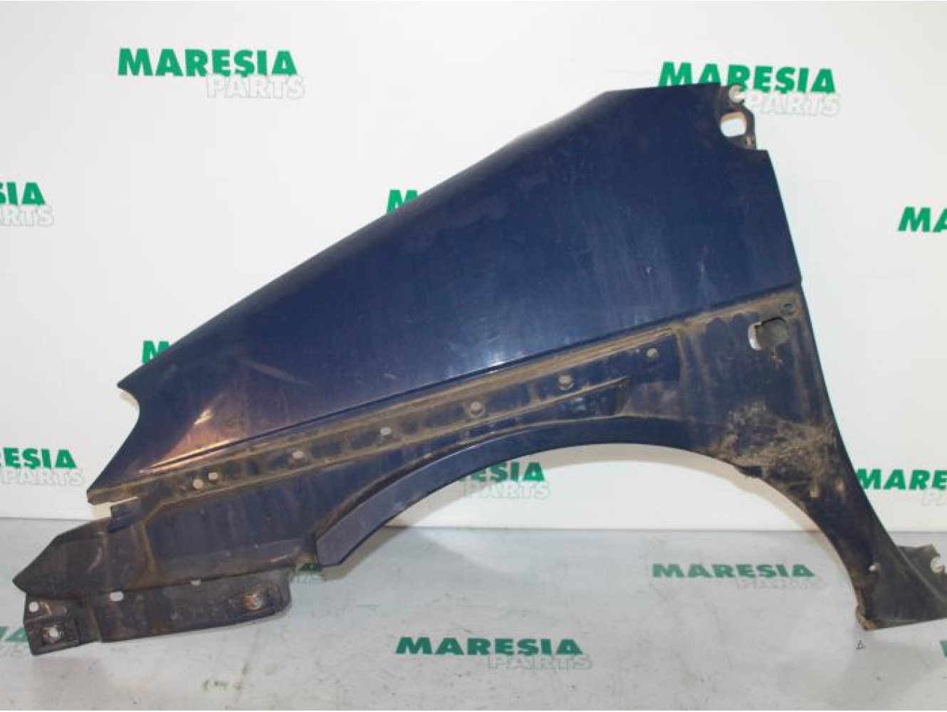 Renault - Megane Scenic - Front wing, left