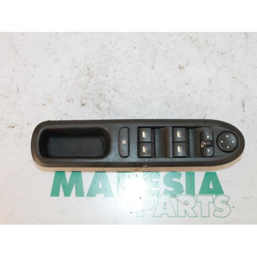 Peugeot - 407 - Multi-functional window switch