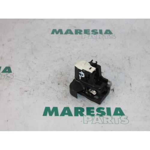 Renault - Clio - Front door lock mechanism 4-door, right