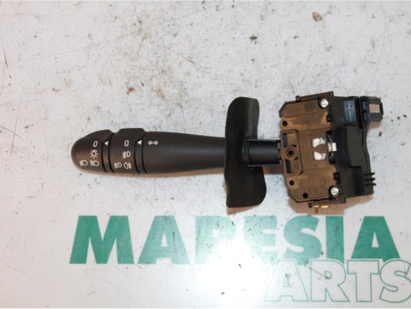 Renault - Clio - Indicator switch